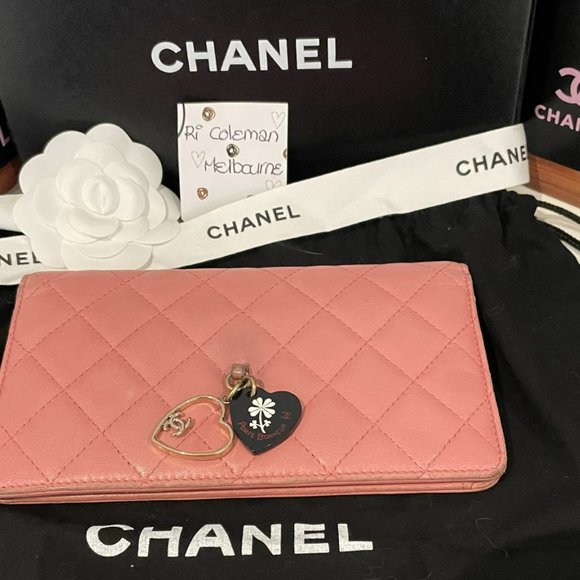 CHANEL *LIMITED EDITION* Quilted Calfskin/Lambskin Leather Cardholder, Wallet - Picture 4 of 16